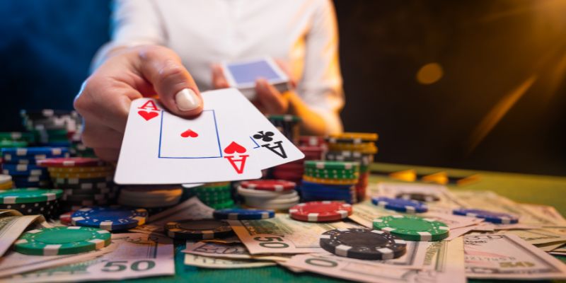 Bàn Roulette với Dealer xinh đẹp đang chờ bạn tham gia vòng quay may mắn 